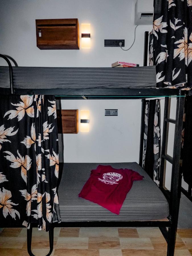 Albergue Surf & Party Weligama Exterior foto